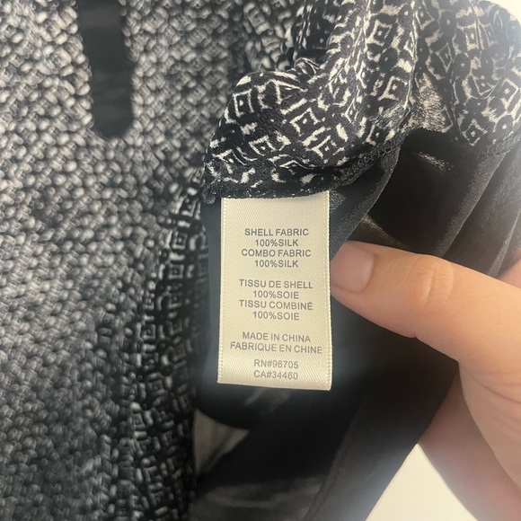 Rebecca Taylor 100% silk black white collar button blouse size 4 workwear - Picture 3 of 5